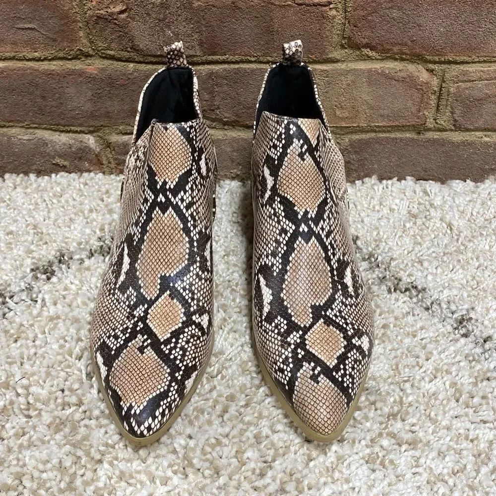 Snakeskin Pointed Toe Bootie Size 8 NWOT - Picture 2 of 8